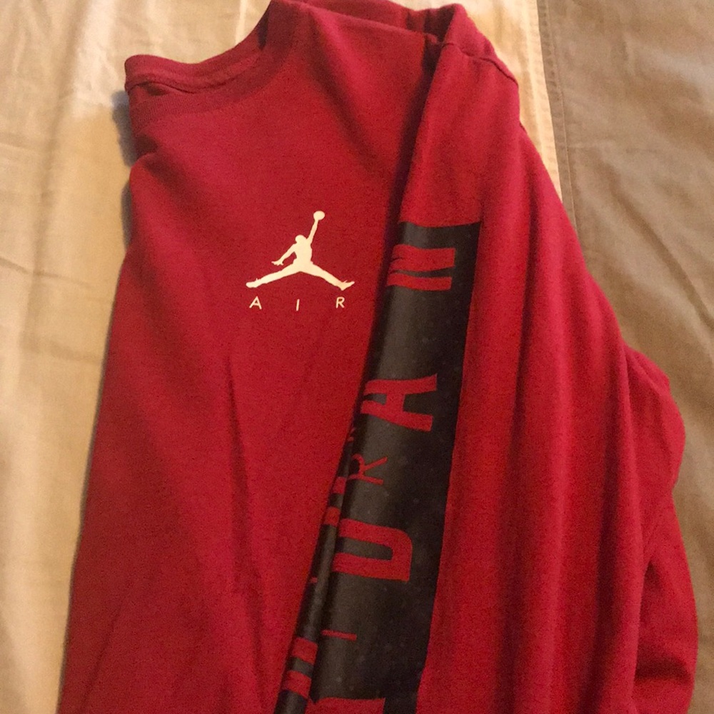 Men’s size Large Air Jordan long sleeve tee